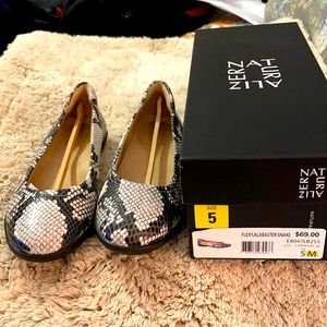Naturalizer Flexy Alabaster Snake slip on shoes